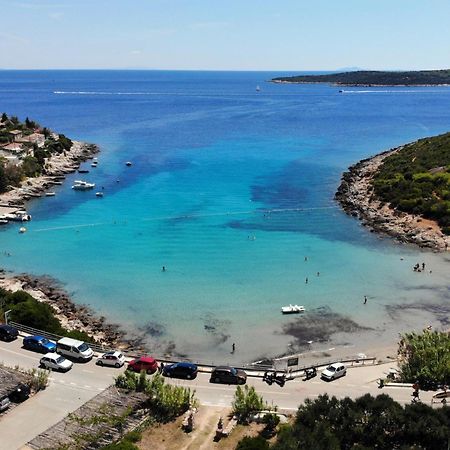 Apartments By The Sea Milna, Vis - 8895 روكافاك المظهر الخارجي الصورة