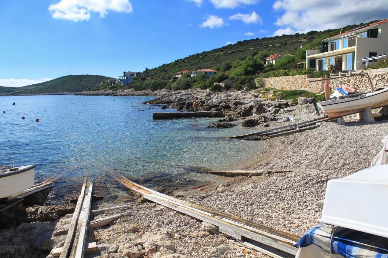 Apartments By The Sea Milna, Vis - 8895 روكافاك المظهر الخارجي الصورة