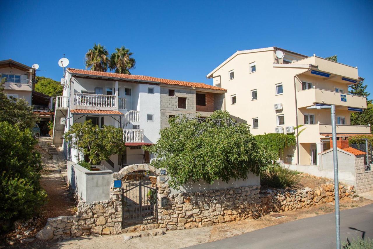 Apartments By The Sea Milna, Vis - 8895 روكافاك المظهر الخارجي الصورة