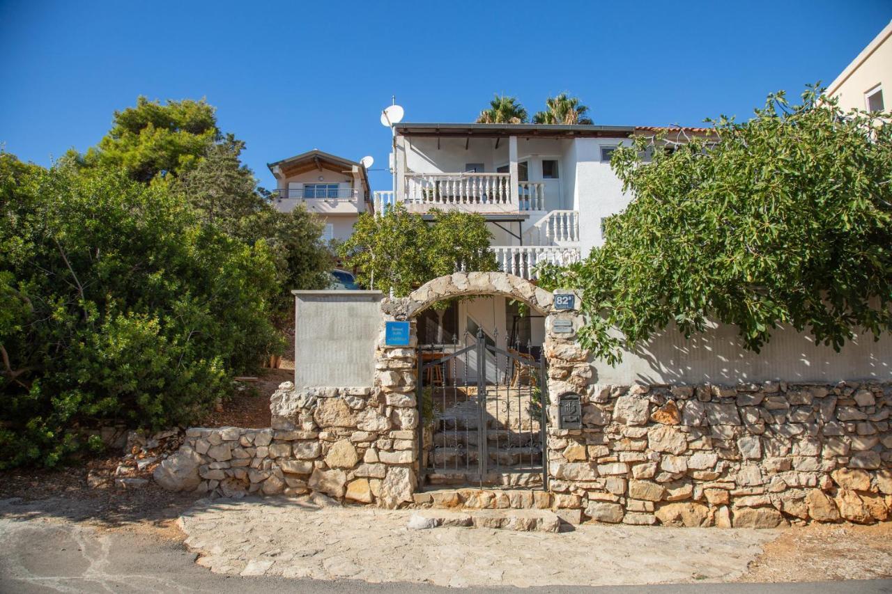 Apartments By The Sea Milna, Vis - 8895 روكافاك المظهر الخارجي الصورة