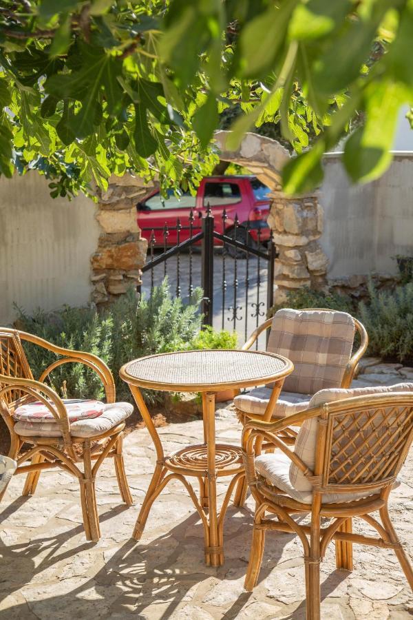Apartments By The Sea Milna, Vis - 8895 روكافاك المظهر الخارجي الصورة