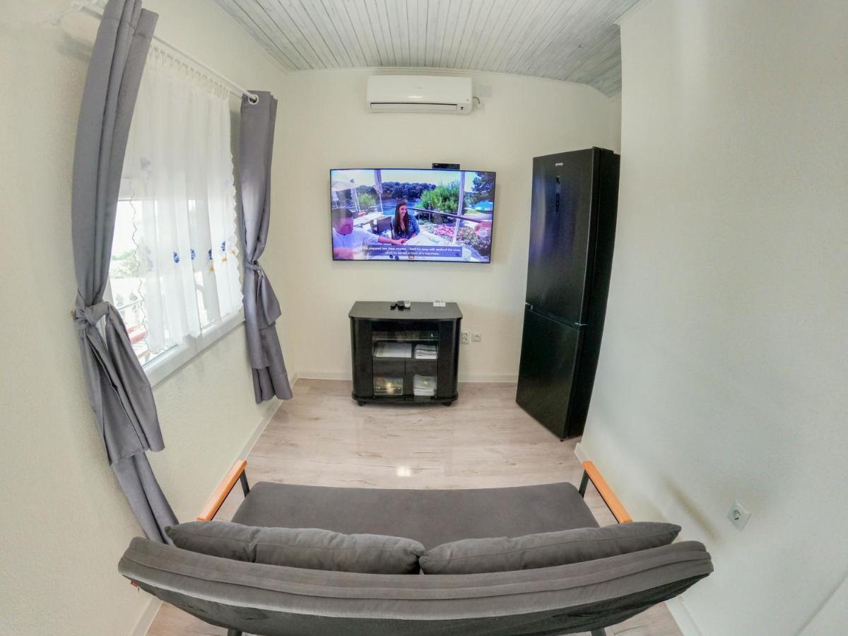 Apartments By The Sea Milna, Vis - 8895 روكافاك المظهر الخارجي الصورة