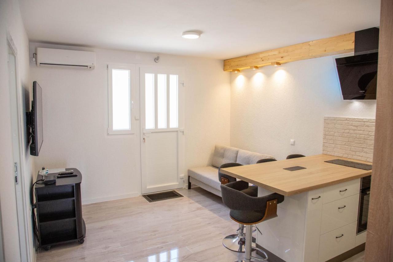 Apartments By The Sea Milna, Vis - 8895 روكافاك المظهر الخارجي الصورة