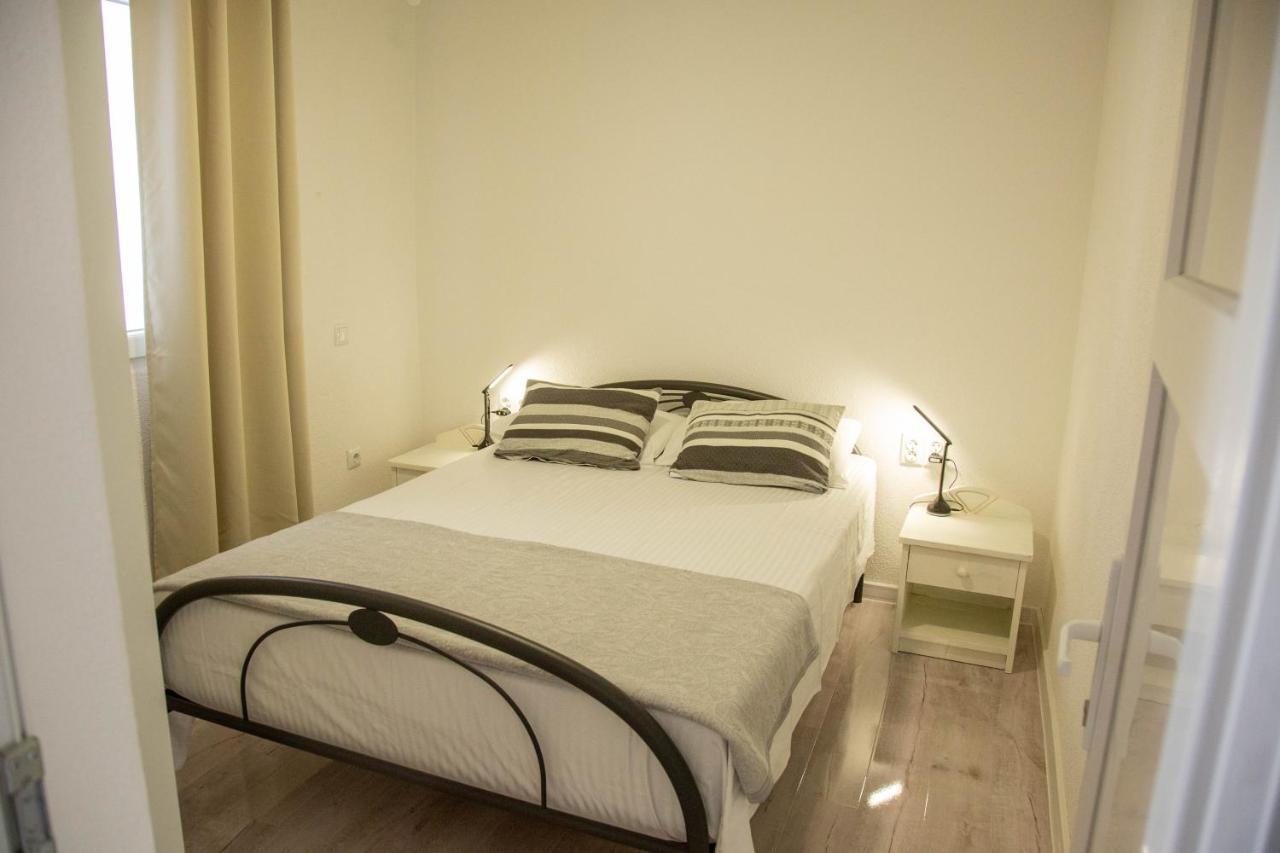 Apartments By The Sea Milna, Vis - 8895 روكافاك المظهر الخارجي الصورة