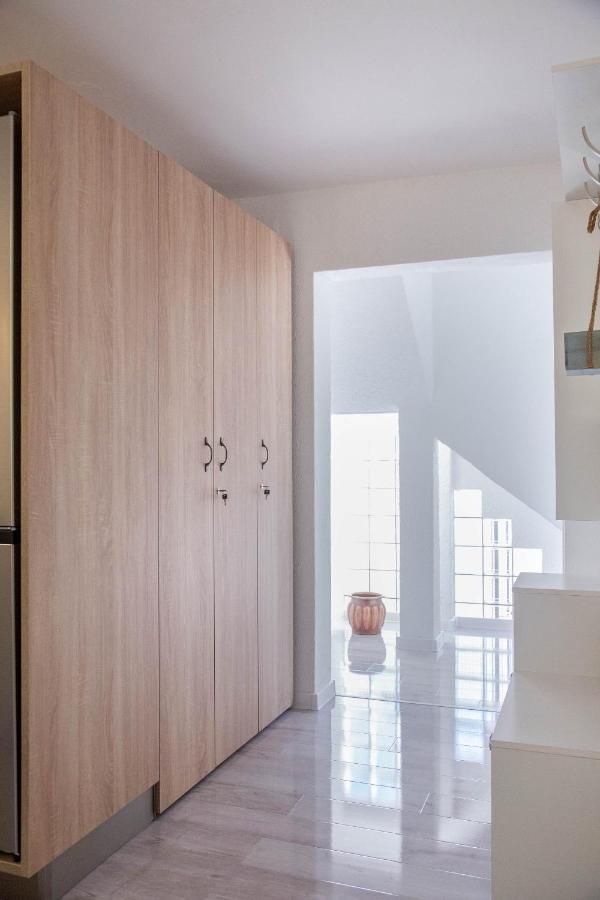Apartments By The Sea Milna, Vis - 8895 روكافاك المظهر الخارجي الصورة