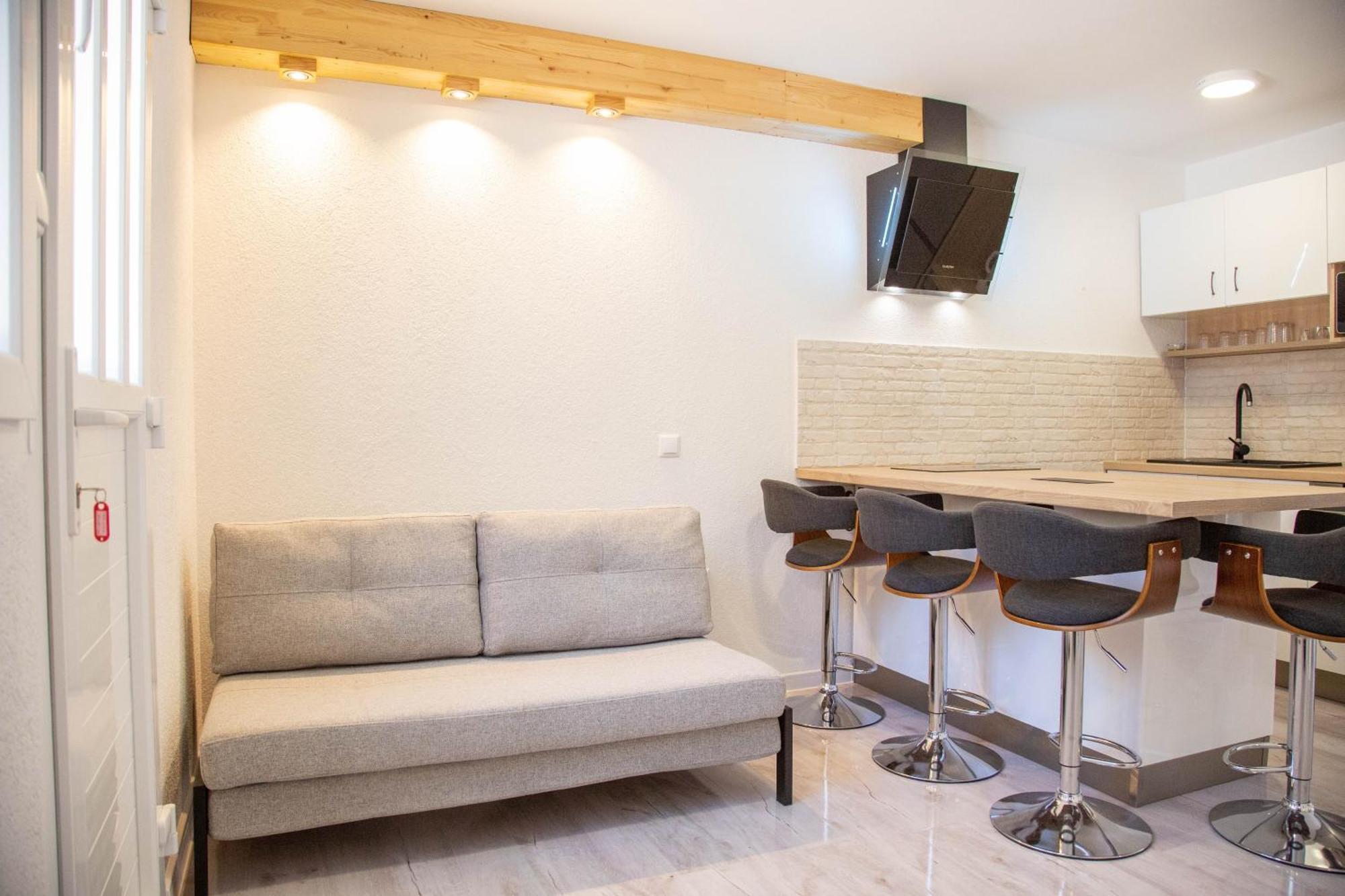 Apartments By The Sea Milna, Vis - 8895 روكافاك الغرفة الصورة