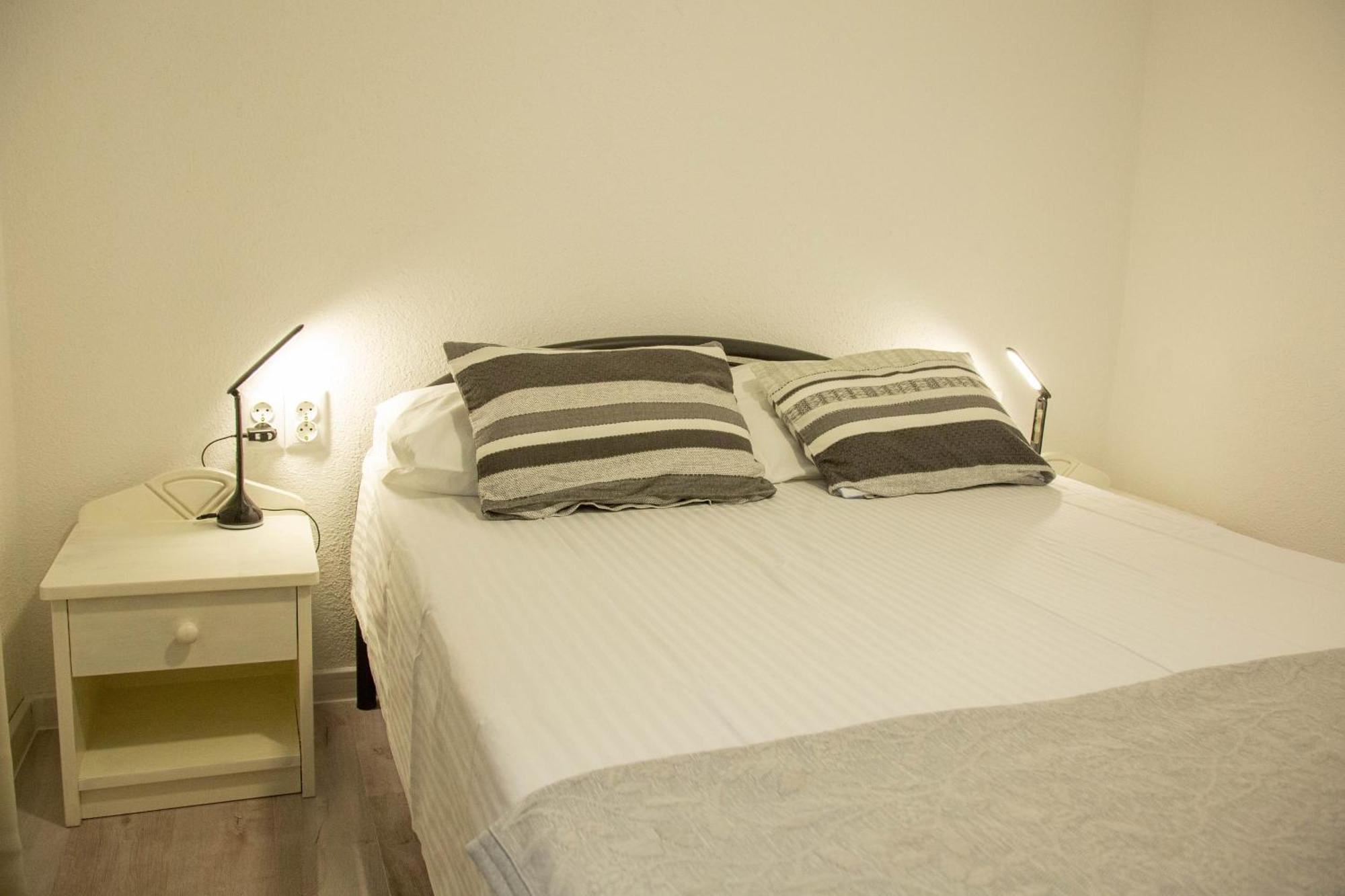 Apartments By The Sea Milna, Vis - 8895 روكافاك الغرفة الصورة