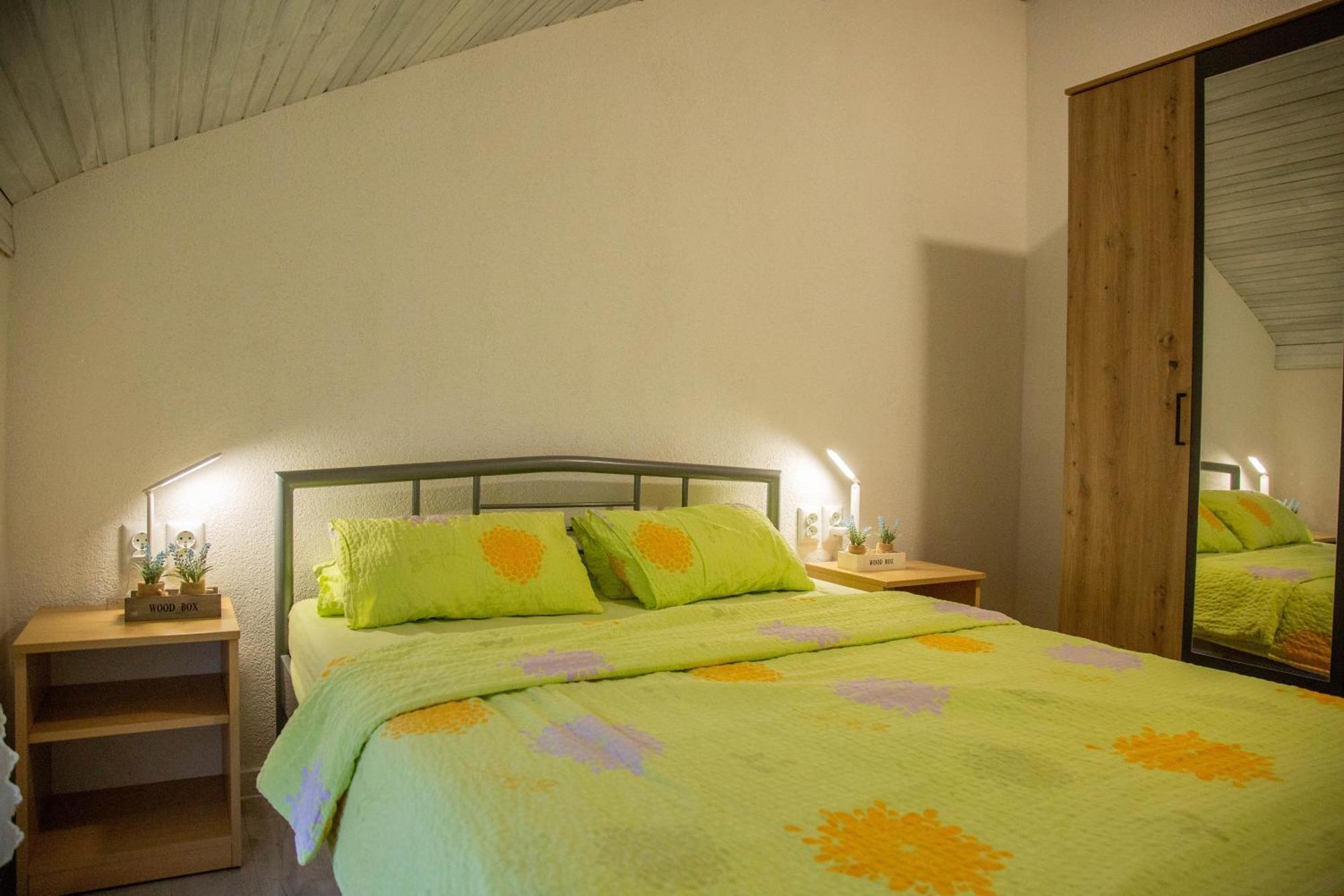 Apartments By The Sea Milna, Vis - 8895 روكافاك الغرفة الصورة